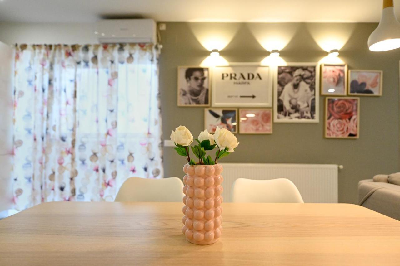 Splendid 2Br Apartment With Breathtaking Views Of Casa Poporului Bucharest Luaran gambar