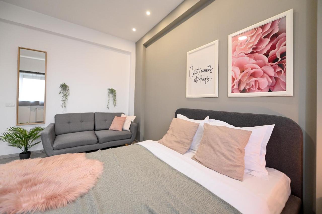 Splendid 2Br Apartment With Breathtaking Views Of Casa Poporului Bucharest Luaran gambar