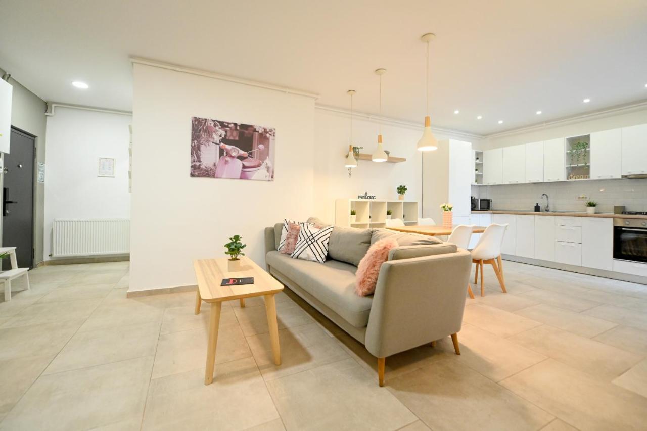 Splendid 2Br Apartment With Breathtaking Views Of Casa Poporului Bucharest Luaran gambar