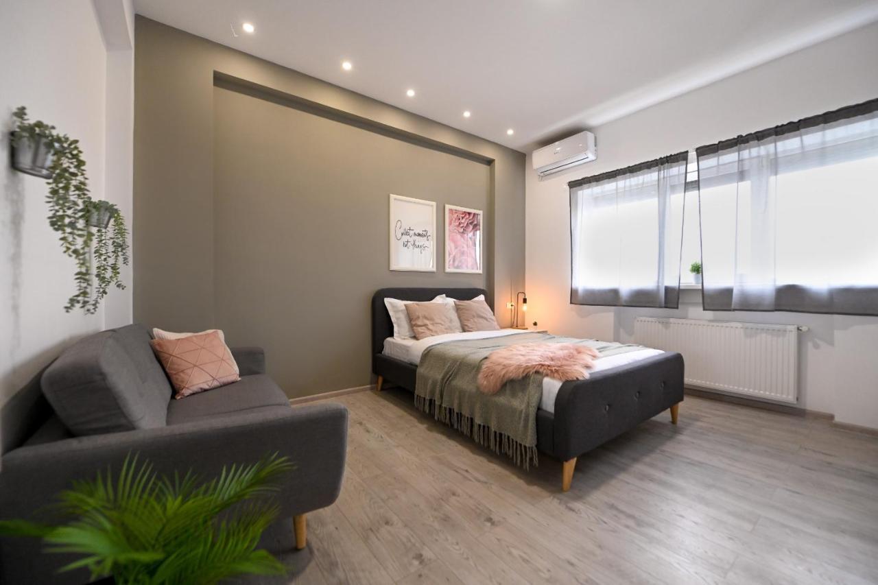 Splendid 2Br Apartment With Breathtaking Views Of Casa Poporului Bucharest Luaran gambar