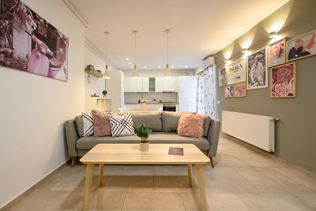 Splendid 2Br Apartment With Breathtaking Views Of Casa Poporului Bucharest Luaran gambar