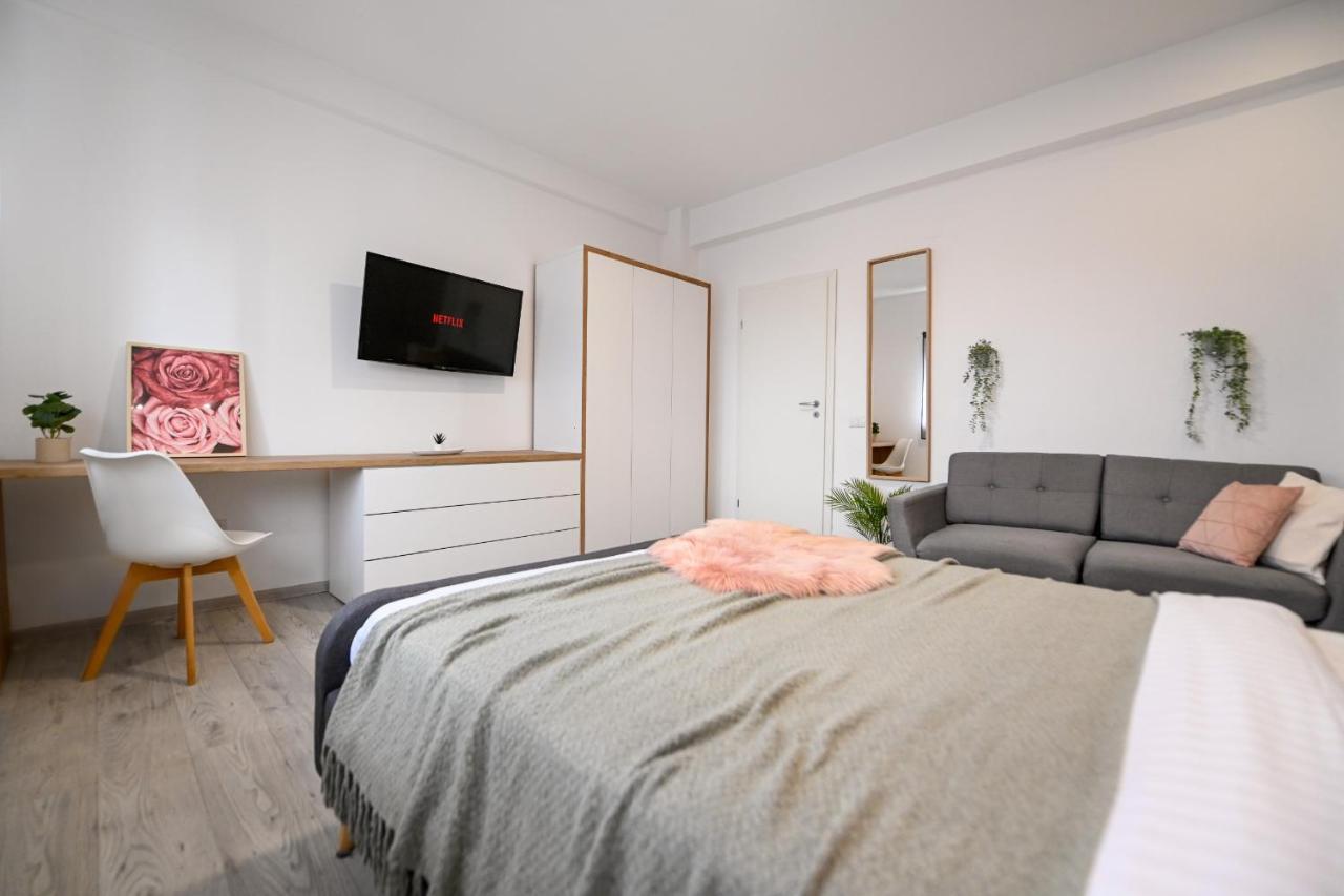 Splendid 2Br Apartment With Breathtaking Views Of Casa Poporului Bucharest Luaran gambar