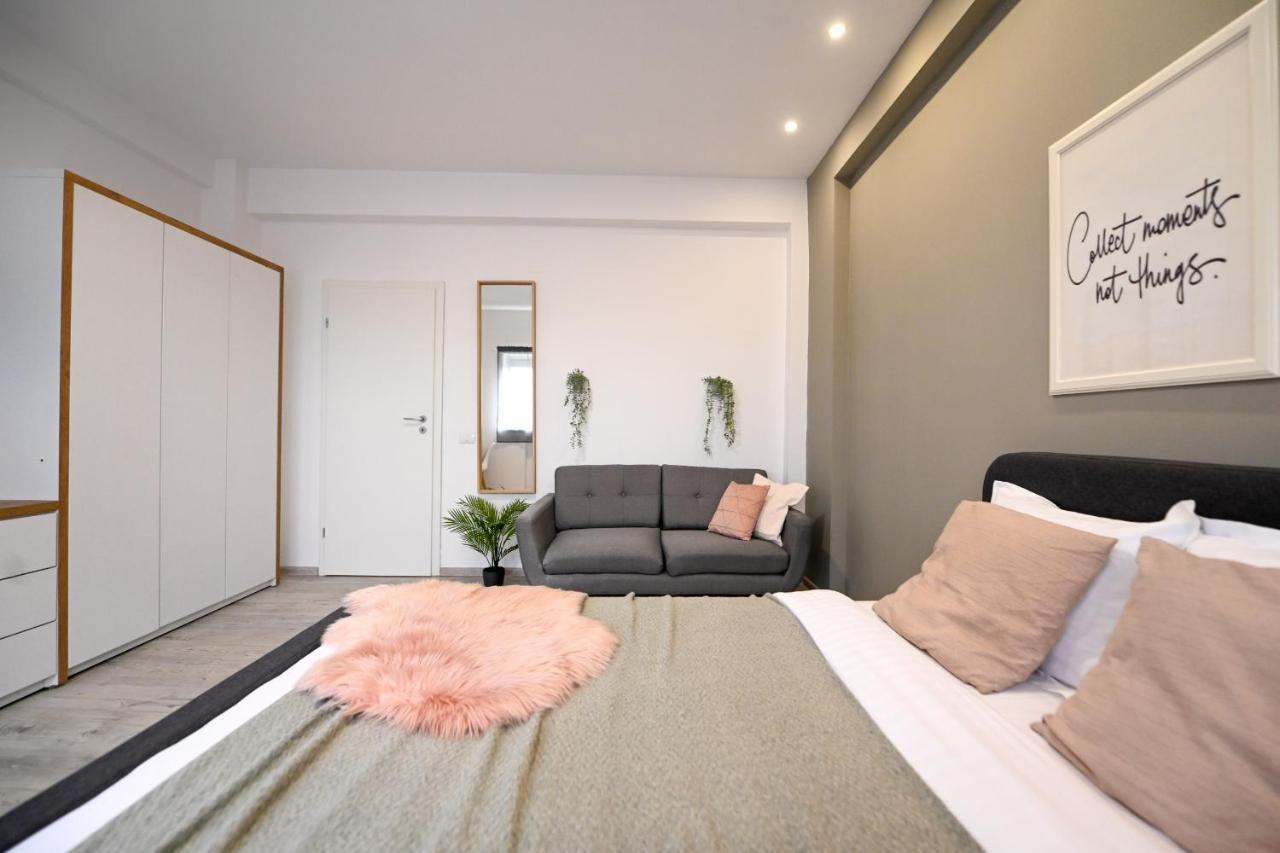 Splendid 2Br Apartment With Breathtaking Views Of Casa Poporului Bucharest Luaran gambar