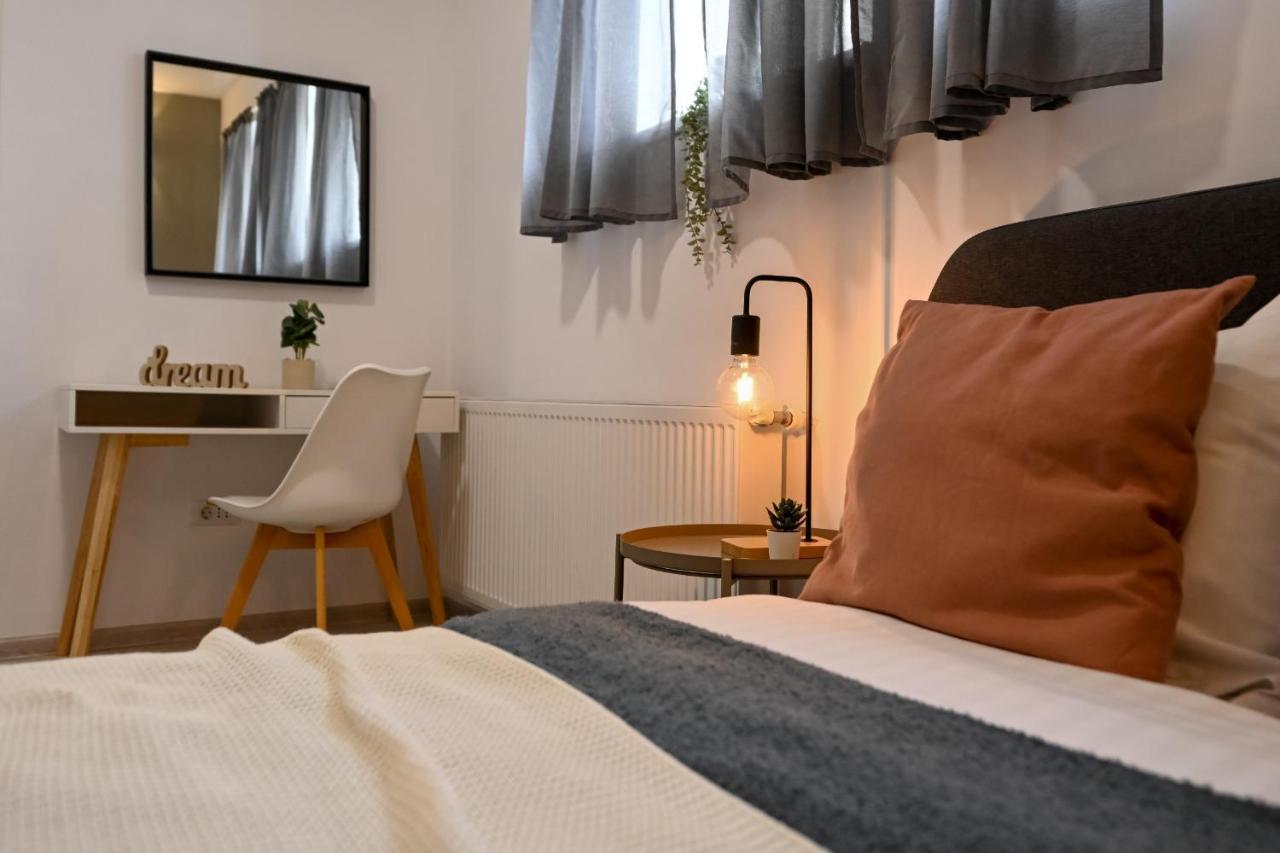 Splendid 2Br Apartment With Breathtaking Views Of Casa Poporului Bucharest Luaran gambar