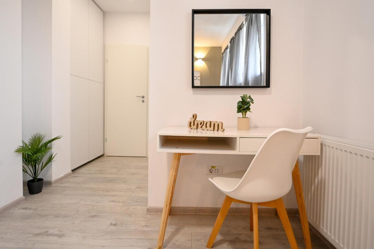 Splendid 2Br Apartment With Breathtaking Views Of Casa Poporului Bucharest Luaran gambar