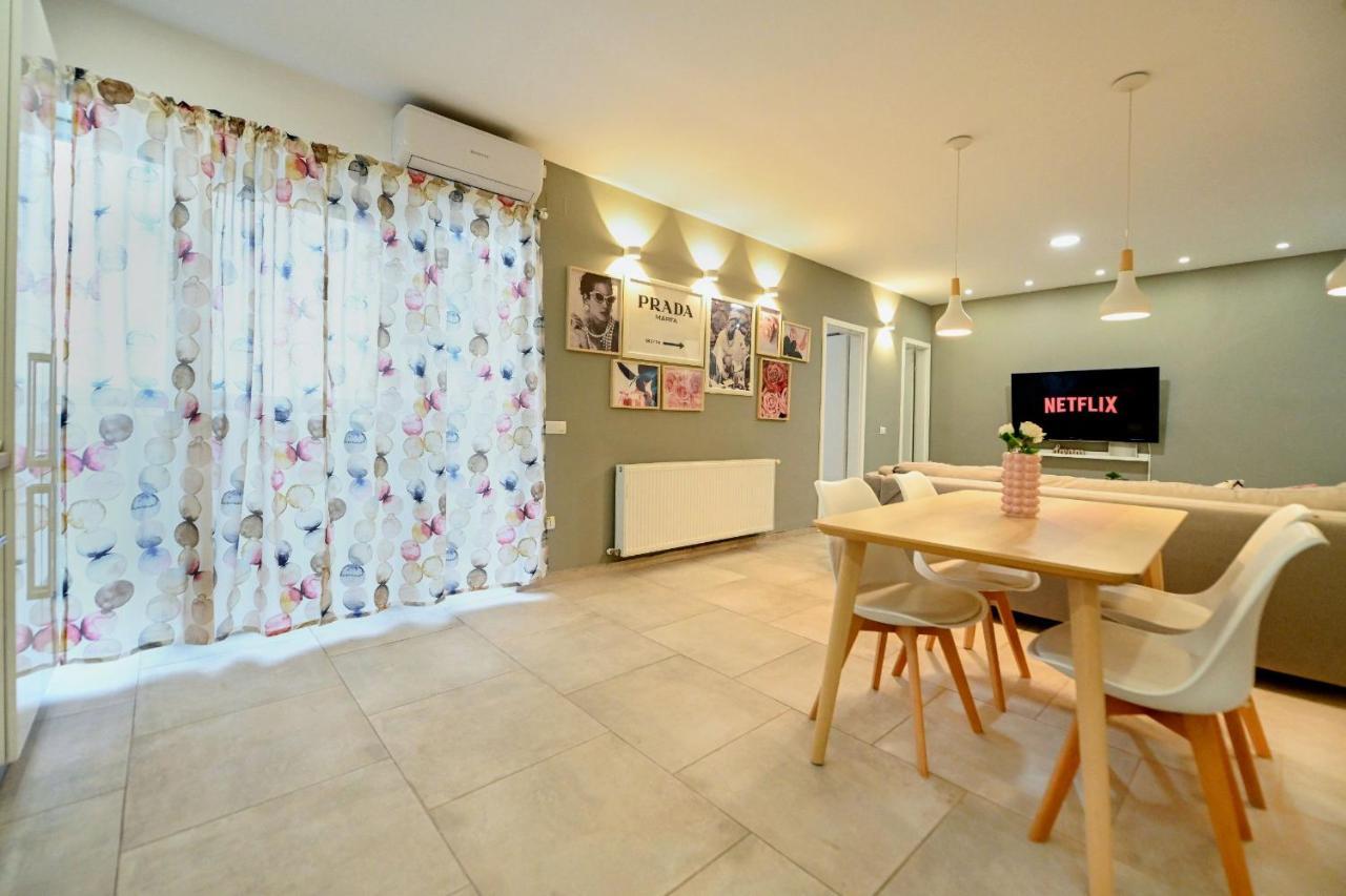 Splendid 2Br Apartment With Breathtaking Views Of Casa Poporului Bucharest Luaran gambar