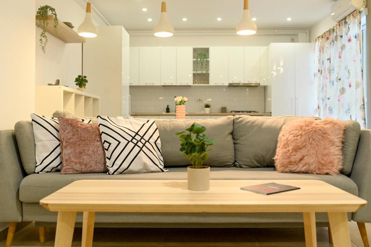Splendid 2Br Apartment With Breathtaking Views Of Casa Poporului Bucharest Luaran gambar